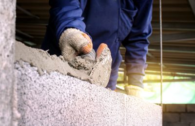 بررسی تغییرات شدت ترک خوردگی ناشی از جمع شدگی خمیری در روسازی های بتنی متاثر از افزودن پودر دوده ی سیلیس در مقادیر متفاوت