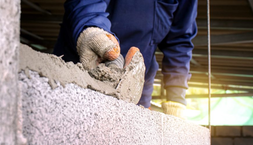 بررسی تغییرات شدت ترک خوردگی ناشی از جمع شدگی خمیری در روسازی های بتنی متاثر از افزودن پودر دوده ی سیلیس در مقادیر متفاوت