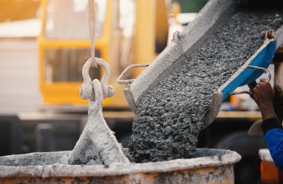 بررسی اثر ماده ی فوق روان کننده بر پایه ی پلی کربوکسیلات بر تغییرات شدت ترک خوردگی ناشی از جمع شدگی خمیری در روسازی های بتنی در شرایط محیطی سخت